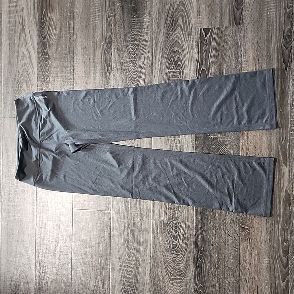 🦜 Reebok LOGO yoga Pants 🦜
